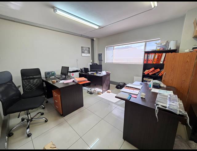 1,400M² WAREHOUSE FOR SALE IN ROBERTSHAM